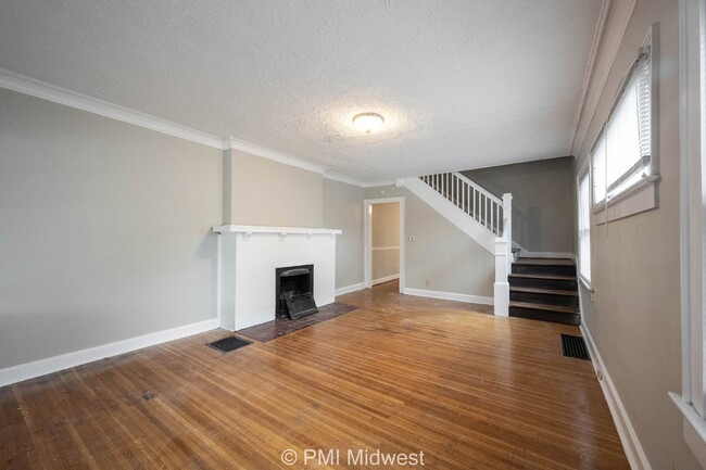 Building Photo - "Charming 3 Bedroom with Hardwood Floors i...