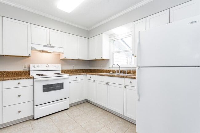 Building Photo - 211 Fox Run Dr