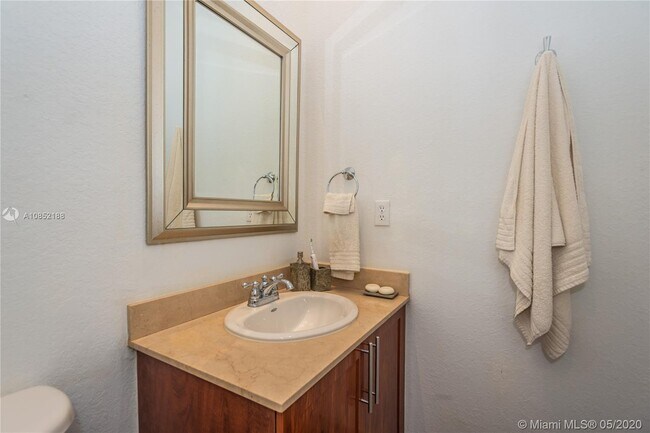Building Photo - 8900 NW 107th CT  204-3 Doral Fl 33178