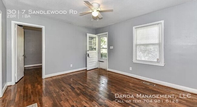 Foto del edificio - 3017 Sandlewood Rd