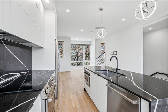 Foto del edificio - 810 13th St NE