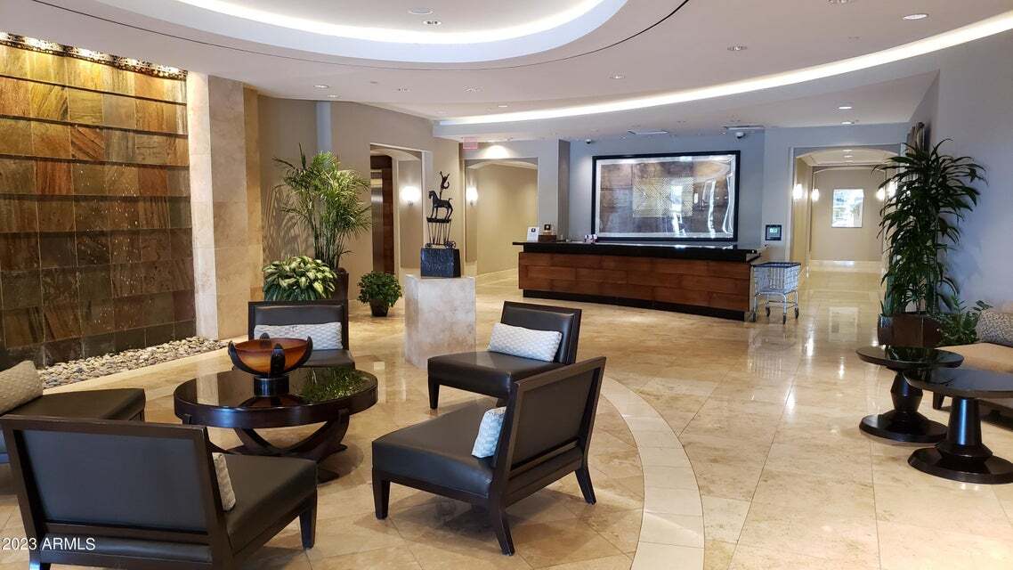 Lobby - 2211 E Camelback Rd