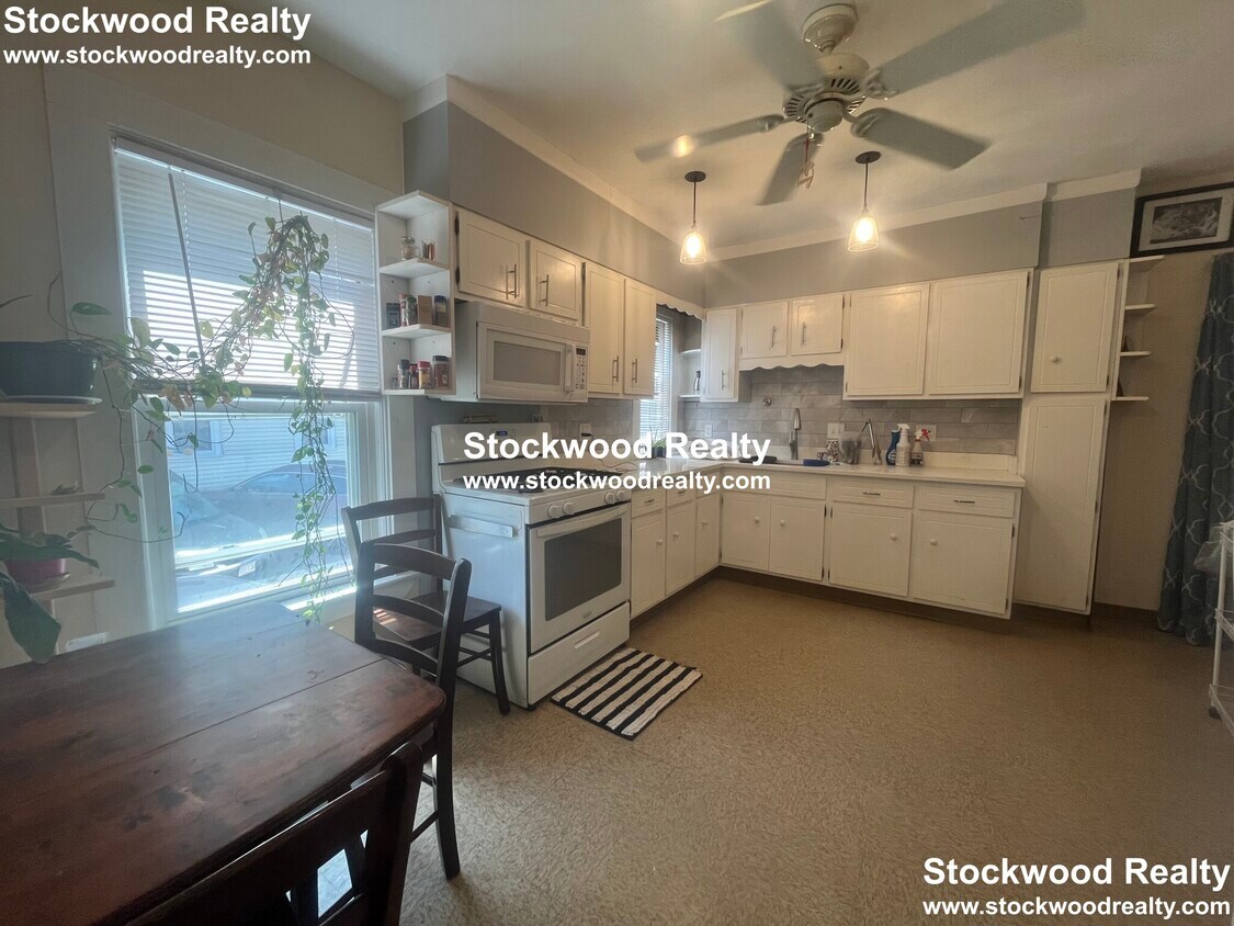 Foto principal - 62 Brookside Ave