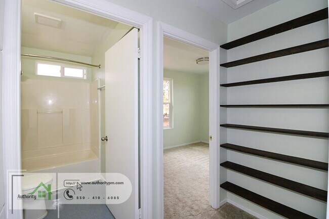Foto del edificio - 6530 Dale Ln