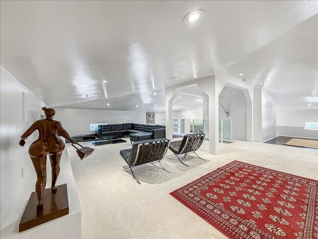 Foto del edificio - Historic, Character-Rich House - 3 Bed, 3 Bath (2 Full, 2 Half)