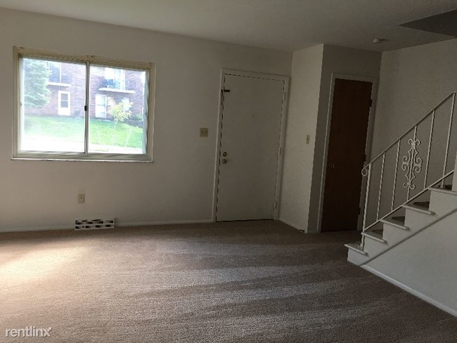 Building Photo - 2 br, 1 bath Townhome - 619 Edwards Ave
