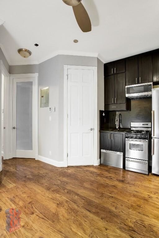 Foto principal - 334 E 6th St