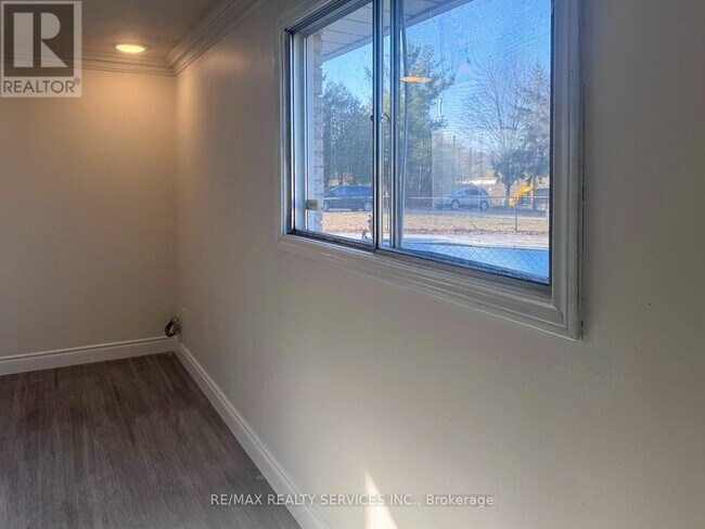 Photo du bâtiment - 375 Blue Lake Rd