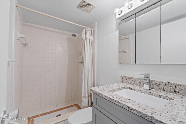 Foto del edificio - 11 Dondanville Rd