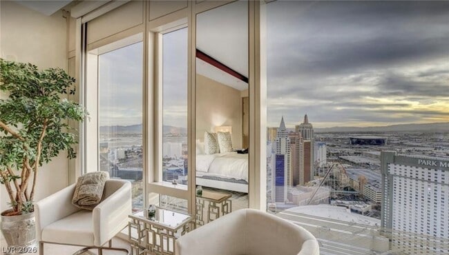 Building Photo - 3750 S Las Vegas Blvd
