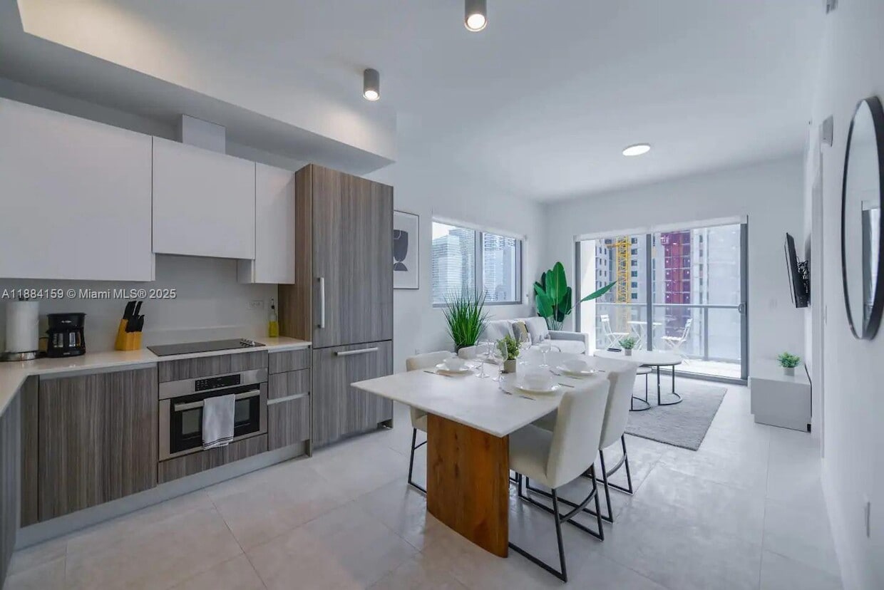 Foto principal - 239 SW 9th St