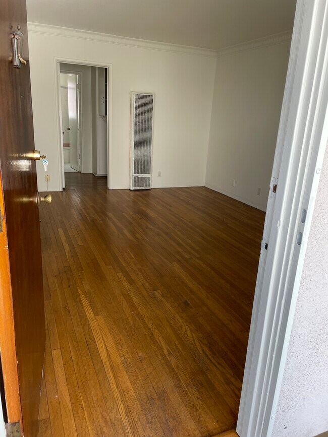 Foto del edificio - 8250 Blackburn Ave
