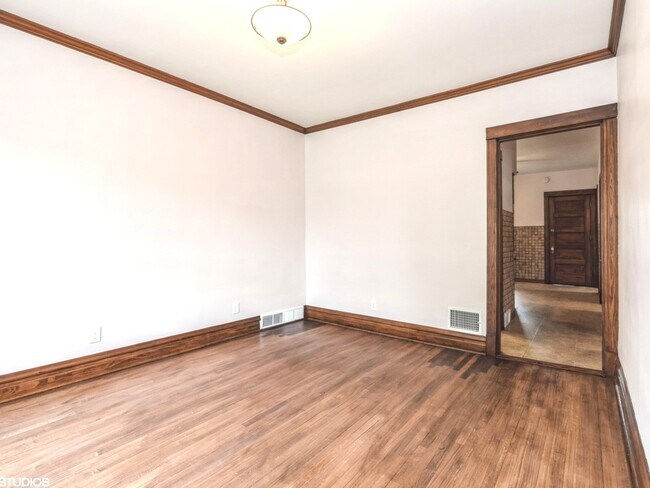 Building Photo - 5009 W Byron St
