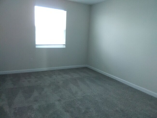 Building Photo - Two Story townhome in Storey Lake  community
