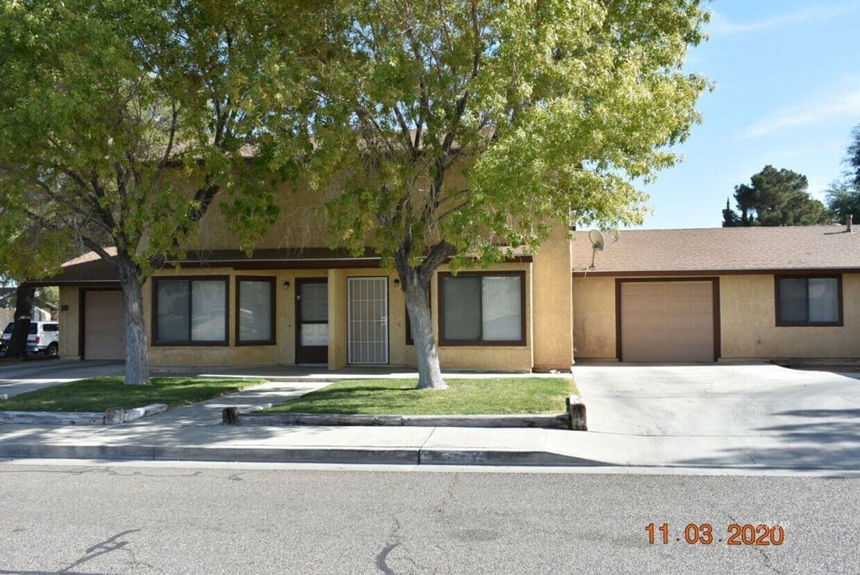 1017 W Alene Ave Unit Apt B, Ridgecrest, CA 93555 Room for Rent in