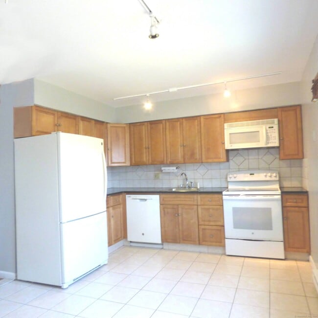 Building Photo - 62 Lindstrom Rd