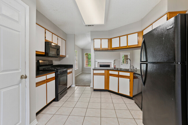 Building Photo - 1344 West Dr
