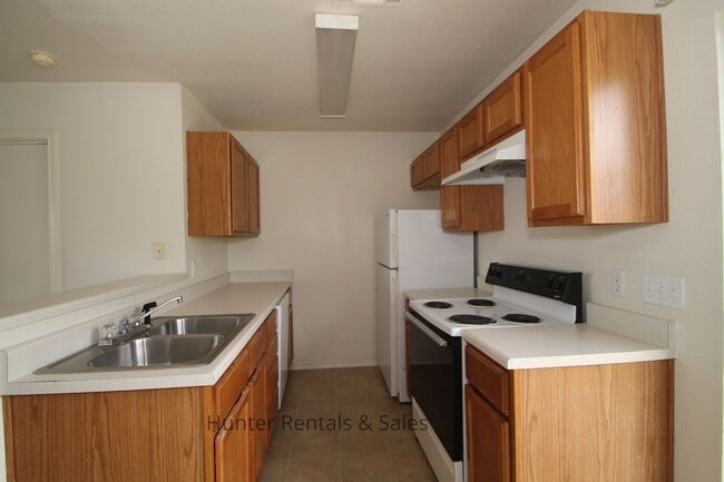 Building Photo - Stylish!