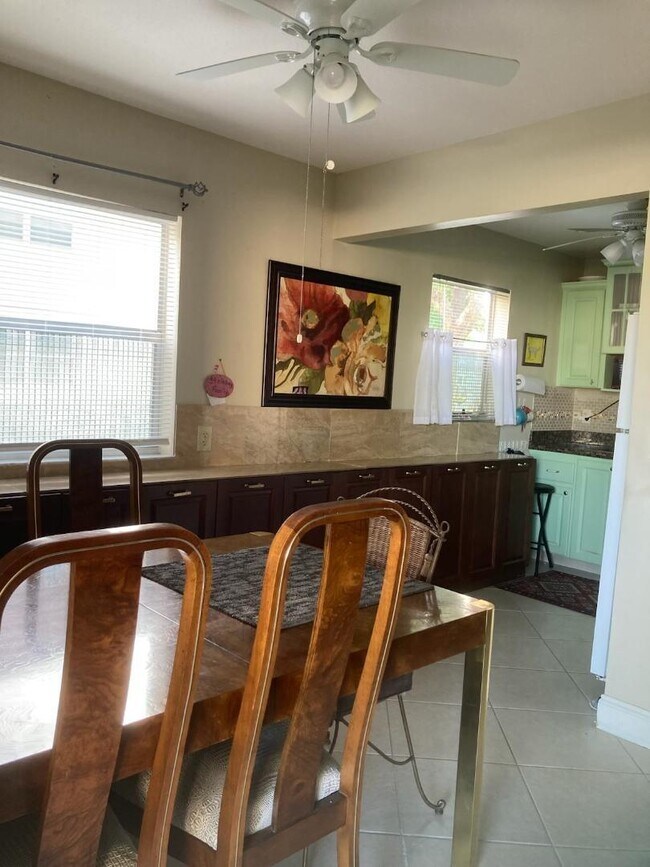 Foto del edificio - 445 Saxony Way