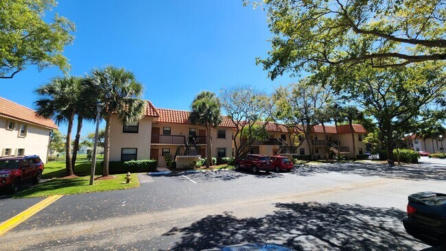 Building Photo - 15702 E Waterside Cir