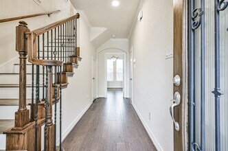 Building Photo - 1504 Peyton Oaks Pl