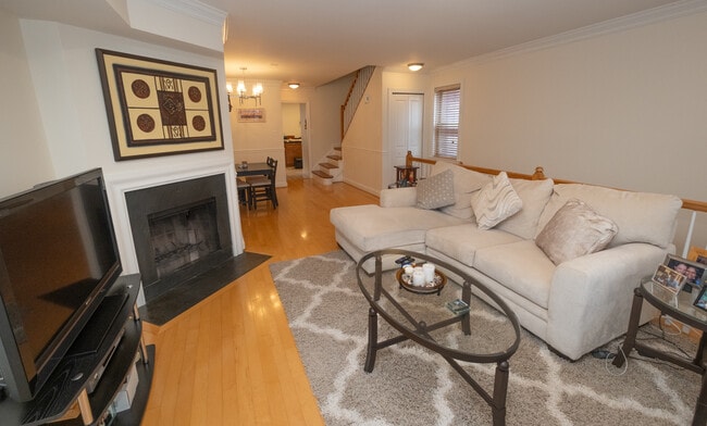 Living and Dining - 1479 A St NE