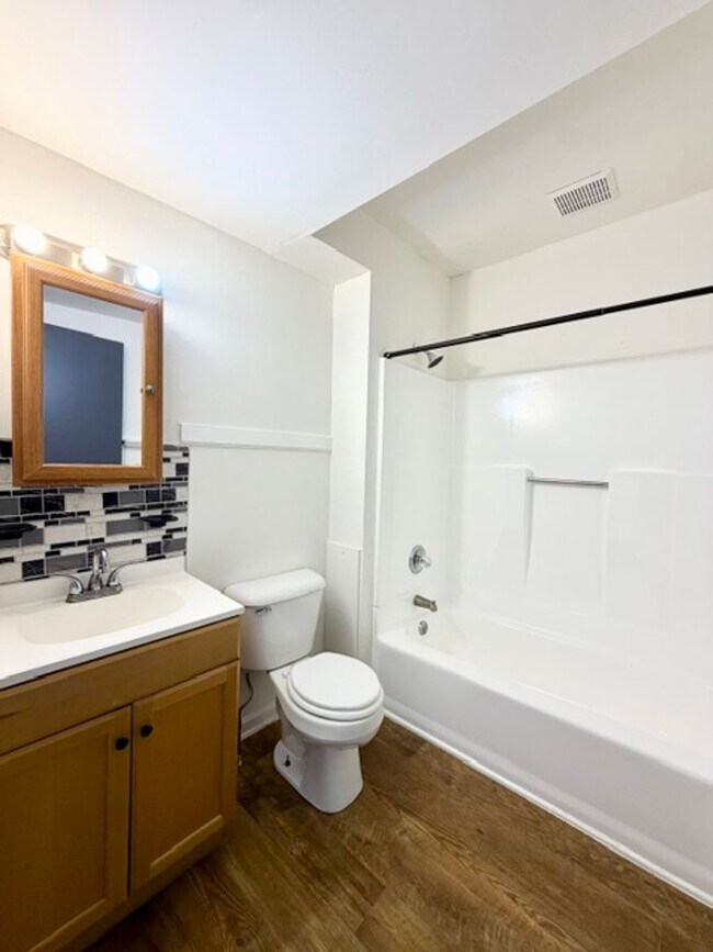 Foto del edificio - 1 Bedroom, Coin Laundry, Parking-York City SD