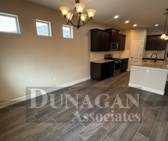 Foto del edificio - Newer 4 Bedroom Home Open house on 6/20/20...