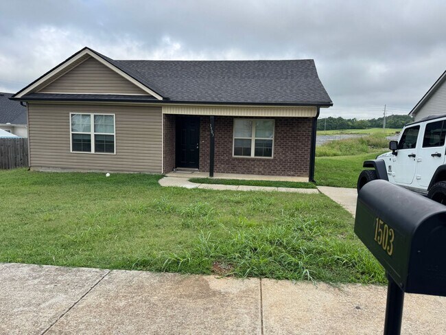 Foto del edificio - 1503 Gambill Wood Dr