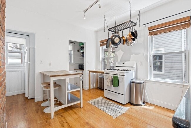 Building Photo - 17 Germania St