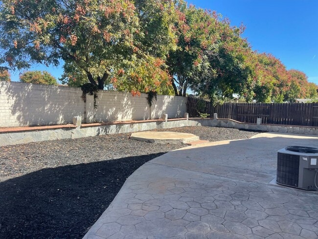 Building Photo - 2733 Sunflower Cir