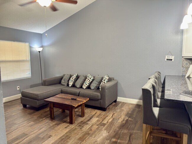 Foto del edificio - 1700 Ridgewood Ln