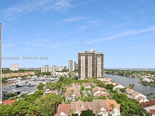 Foto del edificio - 19355 Turnberry Way