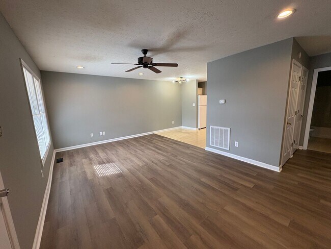 Foto del edificio - 2905 Raintree Dr