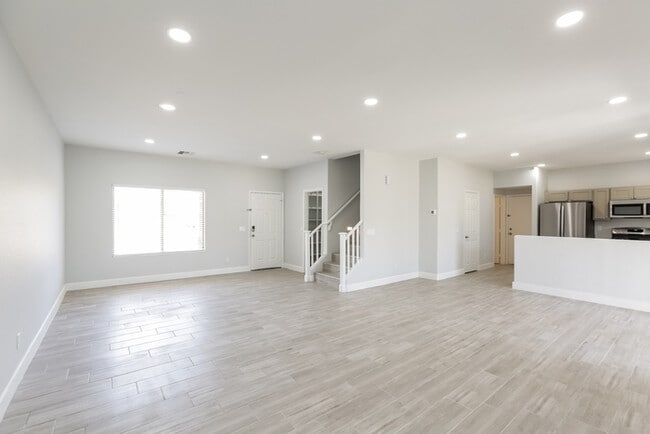 Building Photo - 1711 E Megan Dr