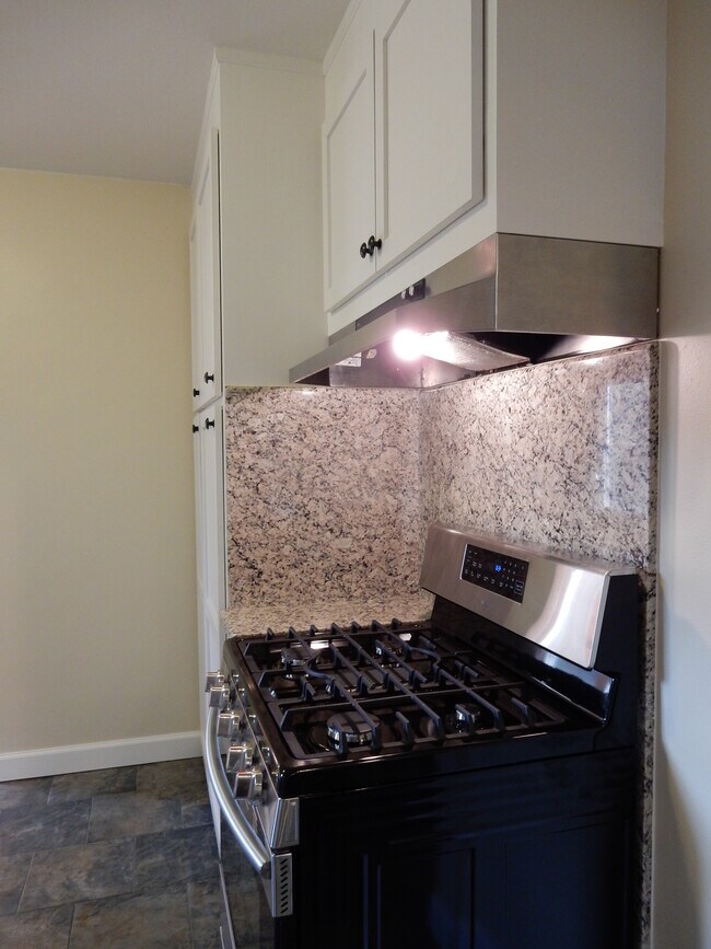 346 Benton St, Santa Rosa, CA 95401 House Rental in Santa Rosa, CA