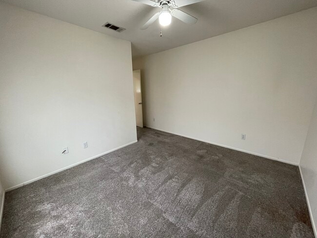 Building Photo - 2300 Jeans Ct