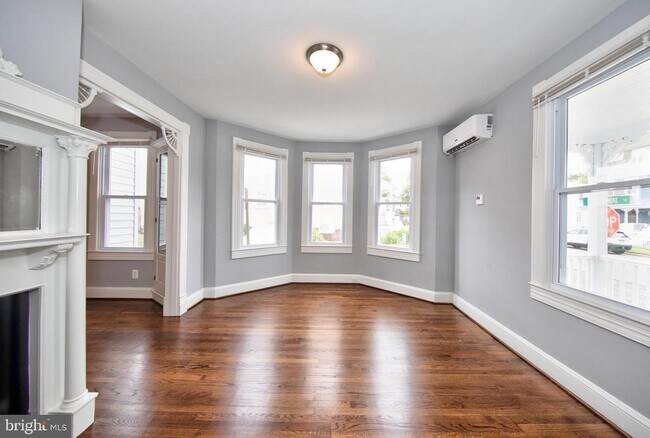 Building Photo - 651 Bourbon St