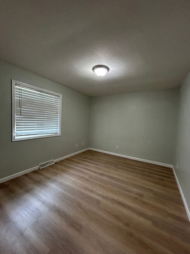 Foto del edificio - 926/928 Sprucewood Ln