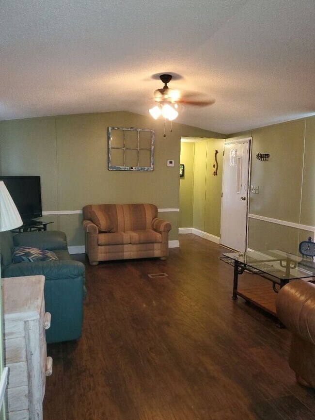 Foto del edificio - 208 Tubbs Mountain Rd