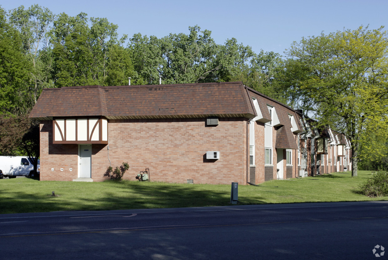 Building Photo - Meadow Creek