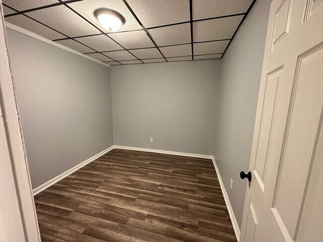 Building Photo - 539 Wheeling Avenue