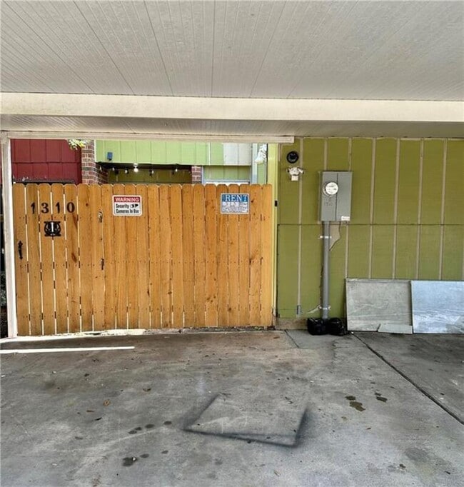 Building Photo - 1310 Chimney Wood Ln