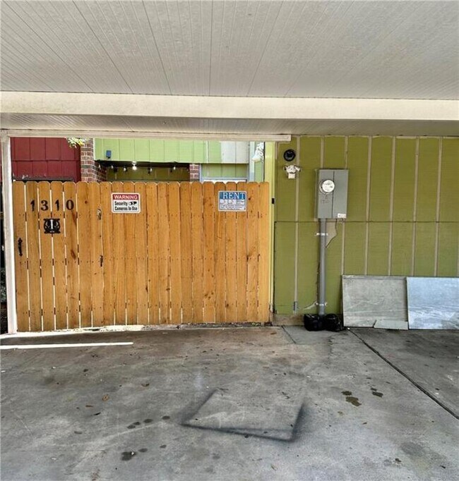 Foto del edificio - 1310 Chimney Wood Ln