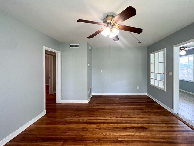 Foto del edificio - Pet Friendly 3BR/2BA Bungalow located in Gainesville Heights Available Mid-August!