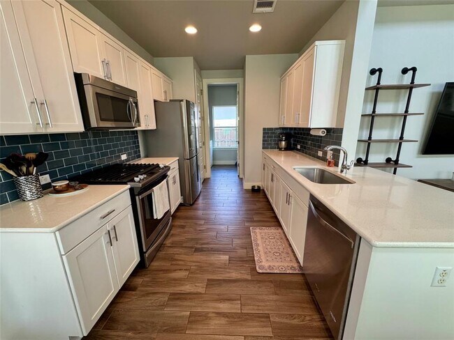 Building Photo - 8013 Izetta Ln