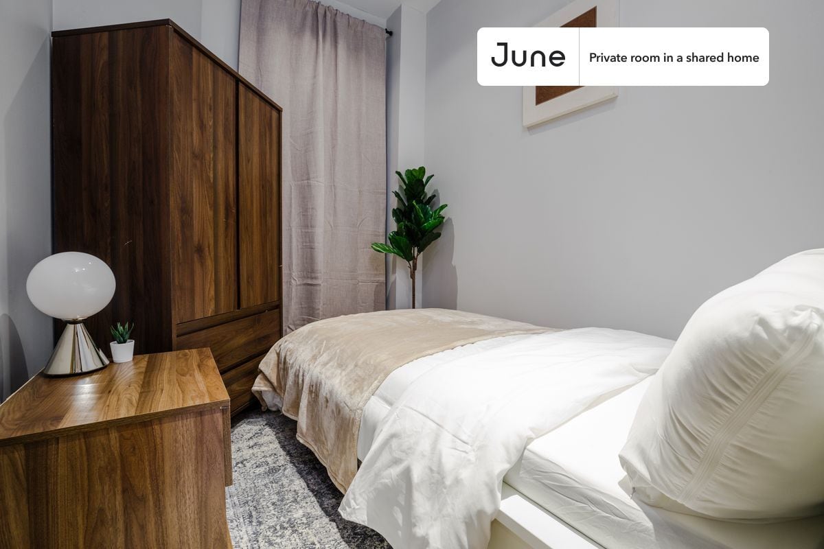 Private bedroom in 4 bed/2 bath Home - Private bedroom in 4 bed/2 bath Home