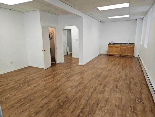 Building Photo - 208 Main Ave