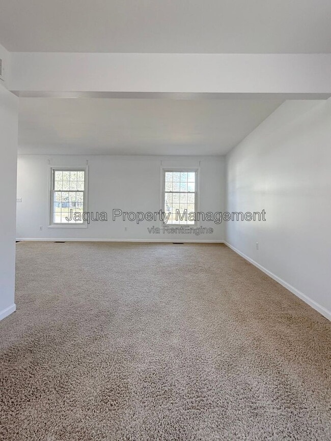 Building Photo - 2383 Quincy Ave