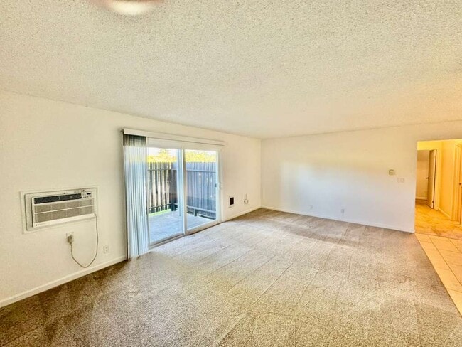 Foto del edificio - 445 Ignacio Blvd